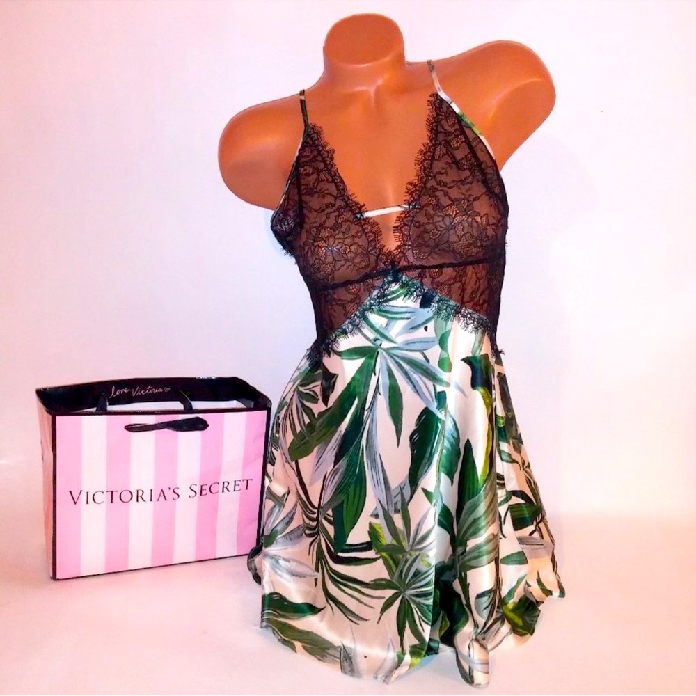 gently used beautiful Victoria's Secret Lace and satin Chemise